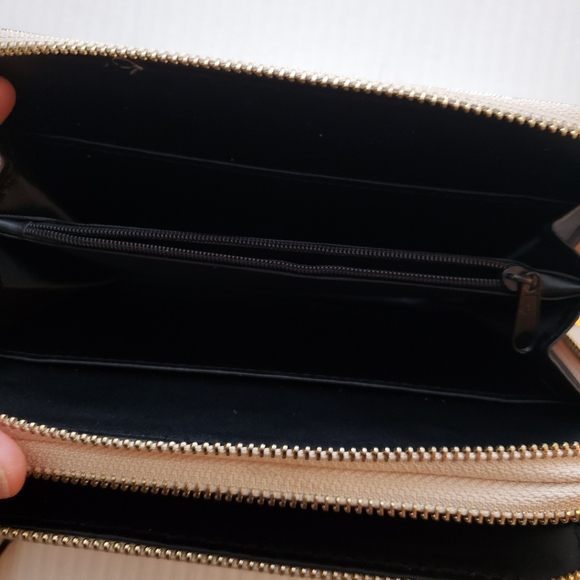 Gold Wallet - Picture 6 of 8